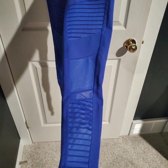 Alo Leggings, Purple, Small - Picture 3 of 4